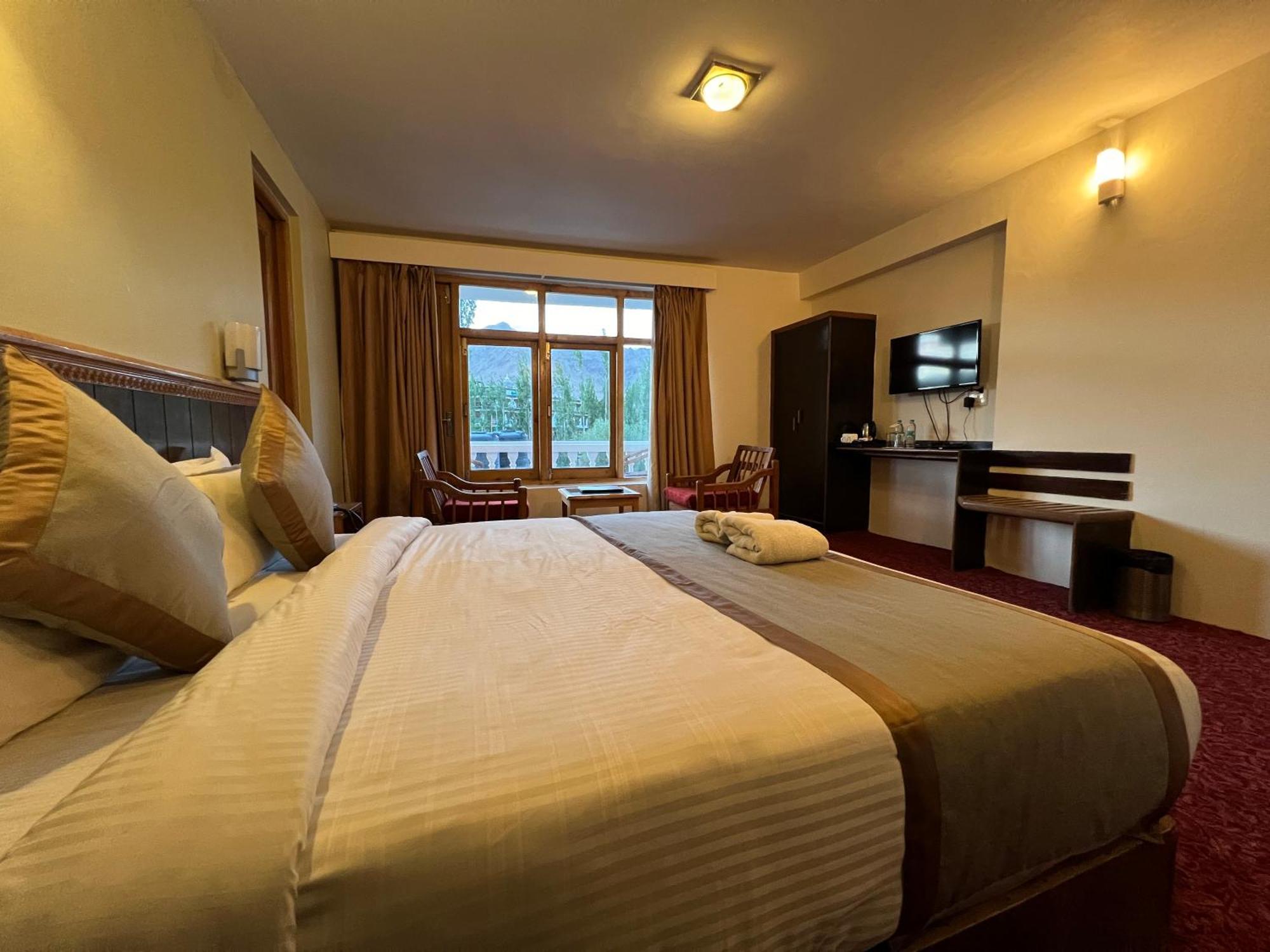 The Pangong Hotell Leh Exteriör bild